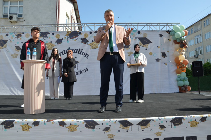Ertuğrul Gazi Anadolu Lisesi İlk Mezunlarını Verdi