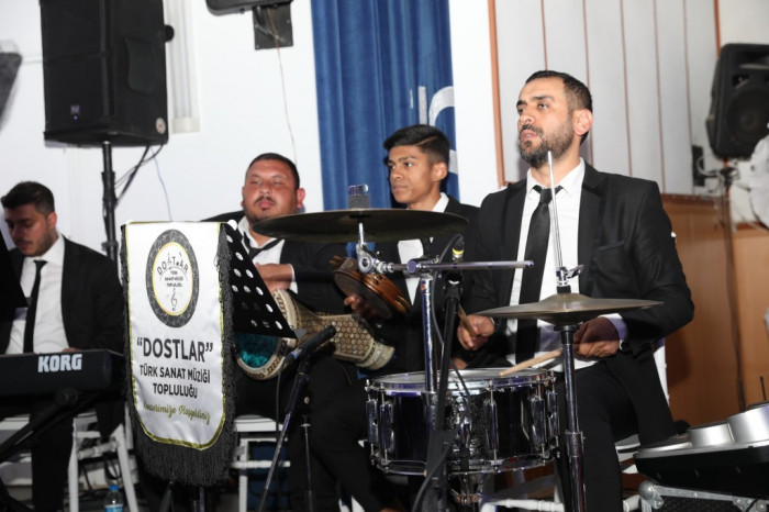 Dostlardan muhteşem konser