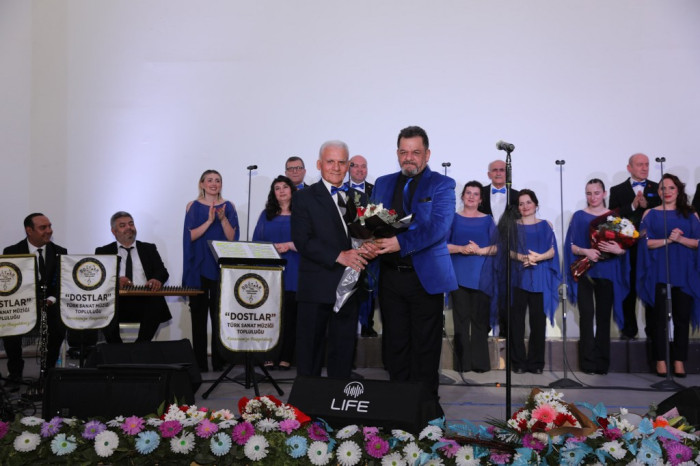 Dostlardan muhteşem konser