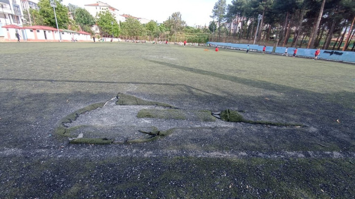 Bafraspor Tesislerindeki Antrenman Sahası Bakımsızlığı