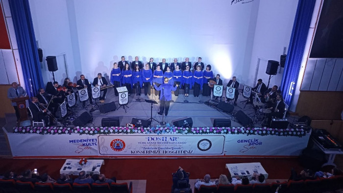 Dostlardan muhteşem konser
