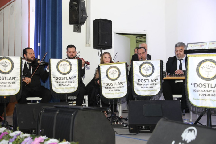 Dostlardan muhteşem konser