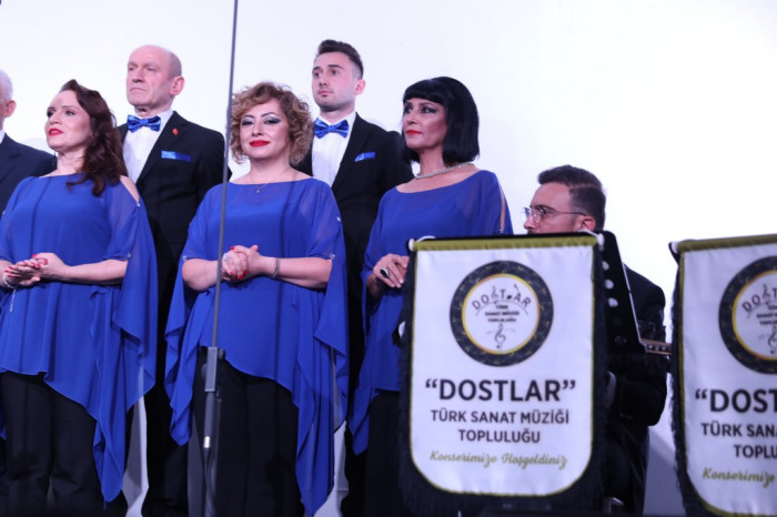 Dostlardan muhteşem konser