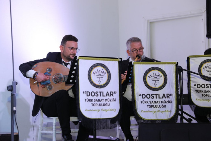 Dostlardan muhteşem konser