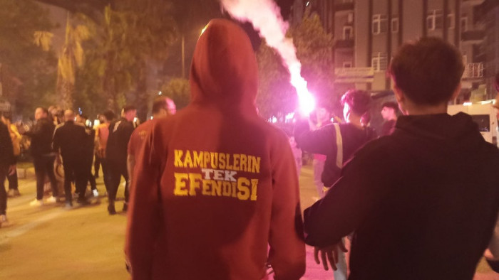 ultrAslan Bafra şampiyonluğu meşalelerle kutladı