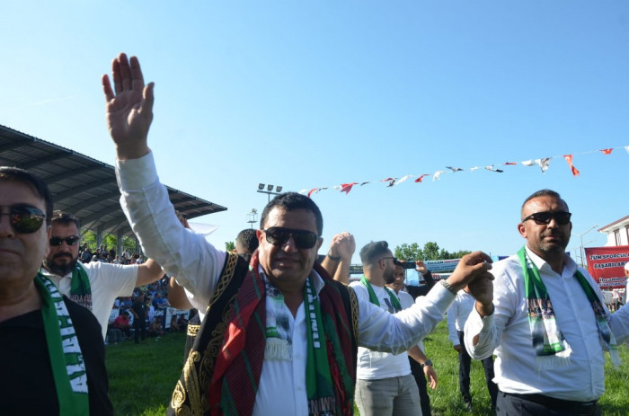 Alaçam Güreşlerinde Orhan Okullu Başpehlivan Oldu