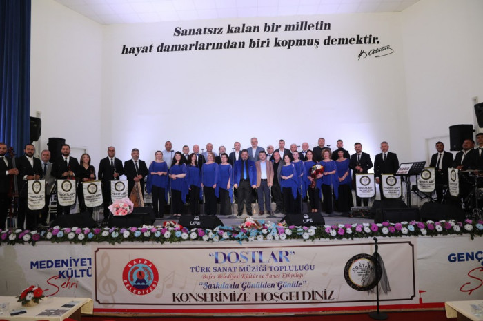 Dostlardan muhteşem konser