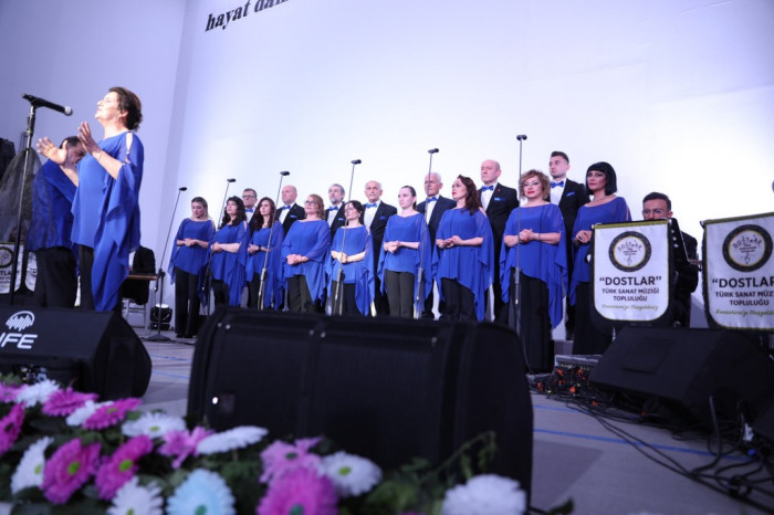 Dostlardan muhteşem konser