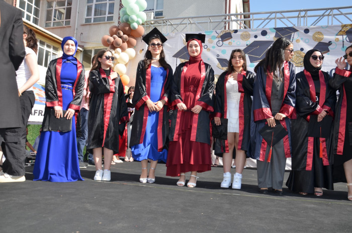 Ertuğrul Gazi Anadolu Lisesi İlk Mezunlarını Verdi