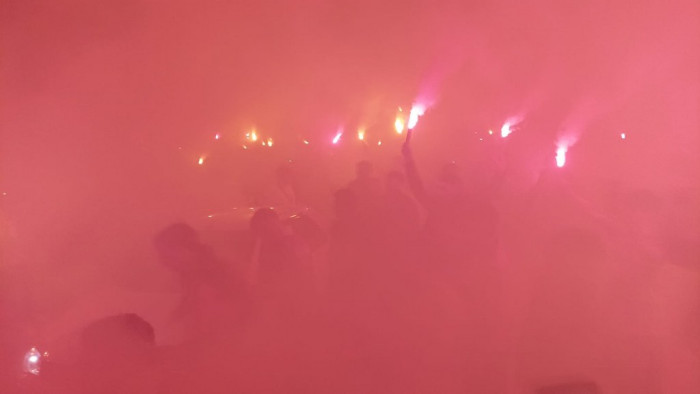ultrAslan Bafra şampiyonluğu meşalelerle kutladı