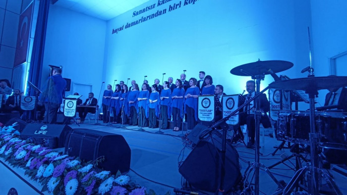 Dostlardan muhteşem konser