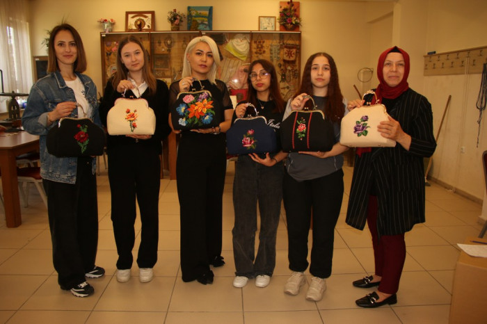 Hasan Çakın Kız Meslek Lisesi’nin Çanta Tasarımı Tescillendi