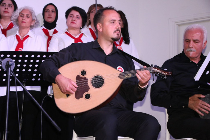 Halk Müziği Konseri Mest Etti